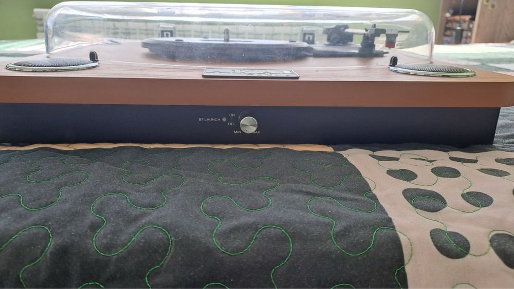 Грамофон. Модел: AKAI ATT-11BT като нов