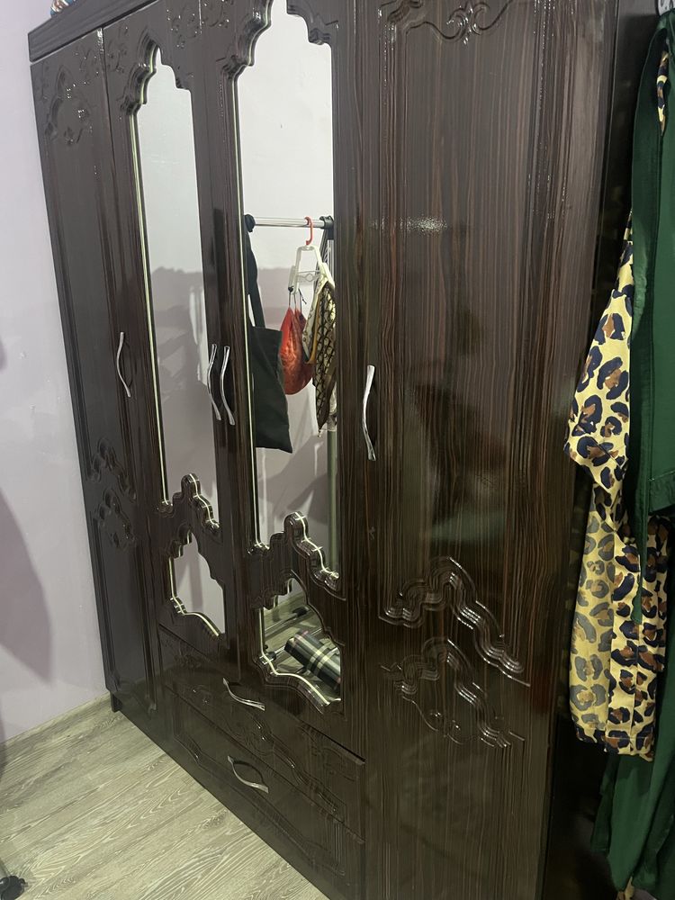 срочно продаем шкаф