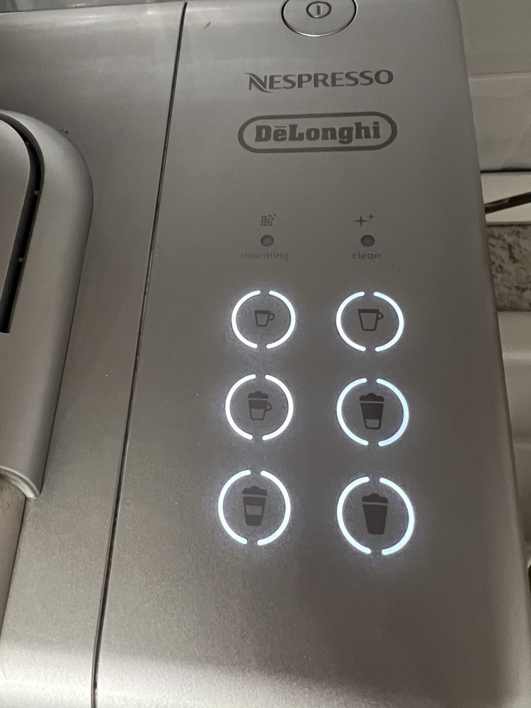 Aparat cafea Nespresso Delonghi capsule