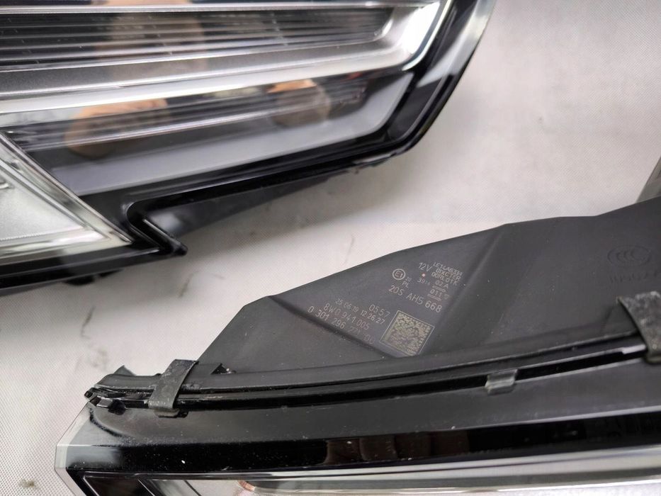 Продавам xenon фарове за Ауди а4 б9 Audi a4 b9