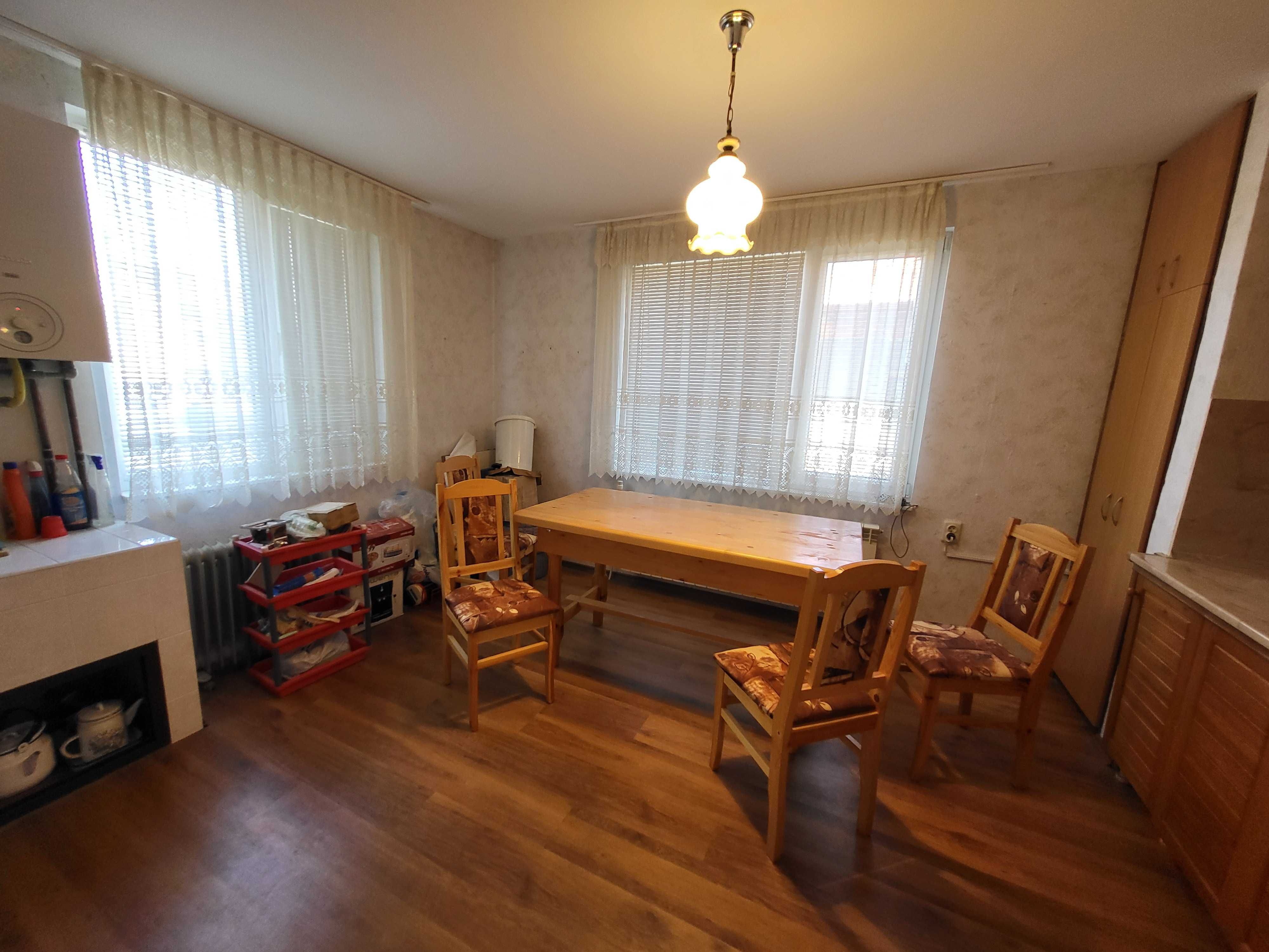 Продавам къща в гр.Пещера