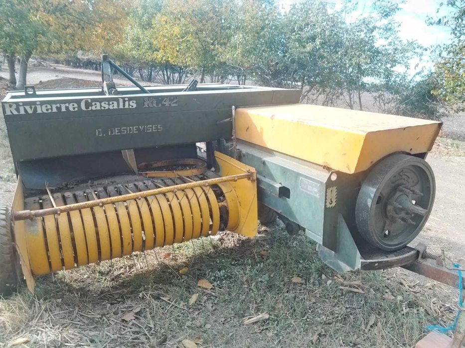 Vând presă de balotat și combinator