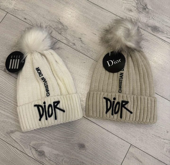 Плетени шапки с пух.