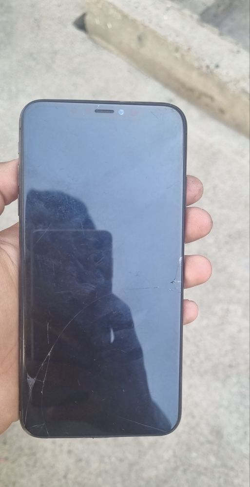 iPhone  Xs max sotiladi