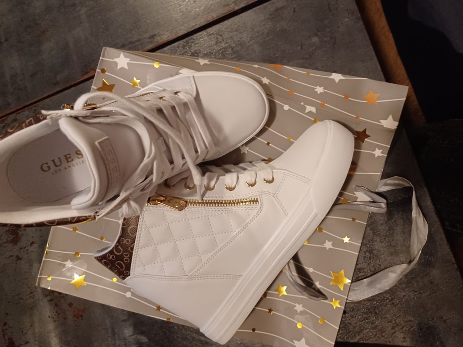 Нови маратонки на маркатаGUESS