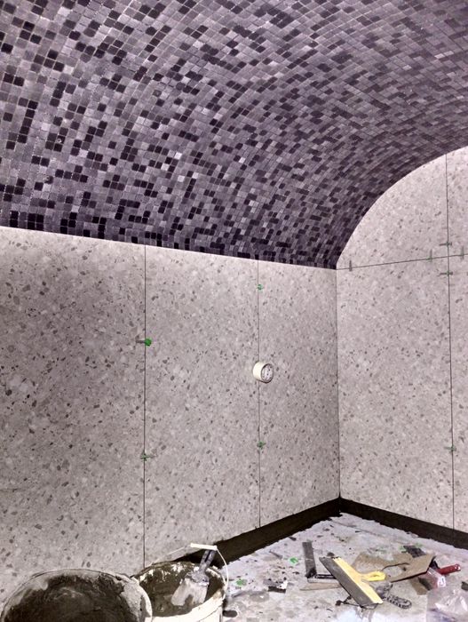 Укладка кафеля и установка межкомнатных дверей