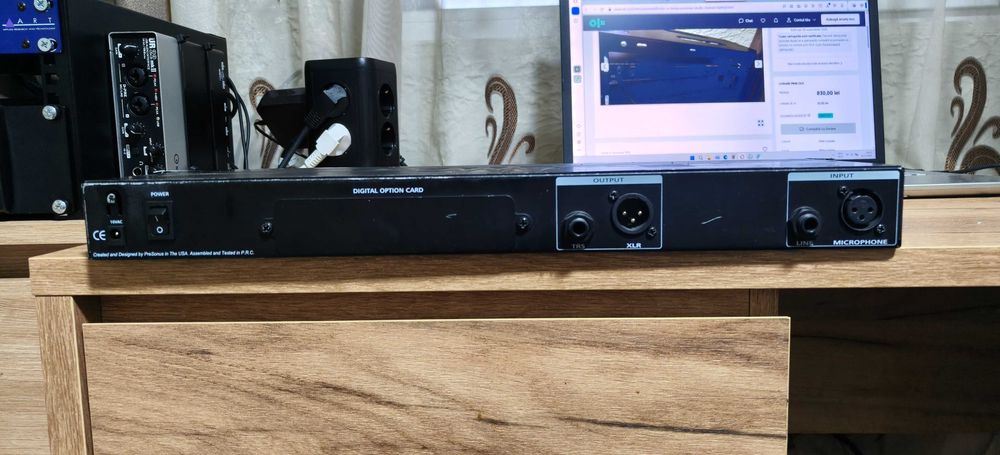 Preamplificator cu lampa,compresor si egalizator incorporate