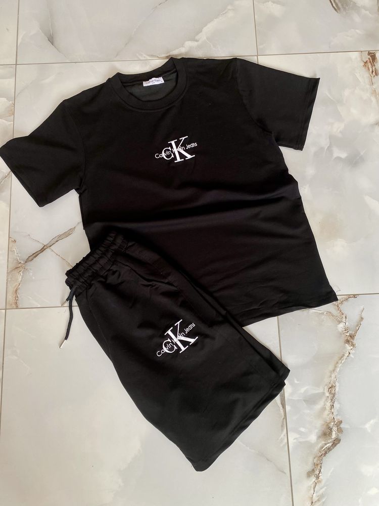 Compleu tricou si pantaloni scurti