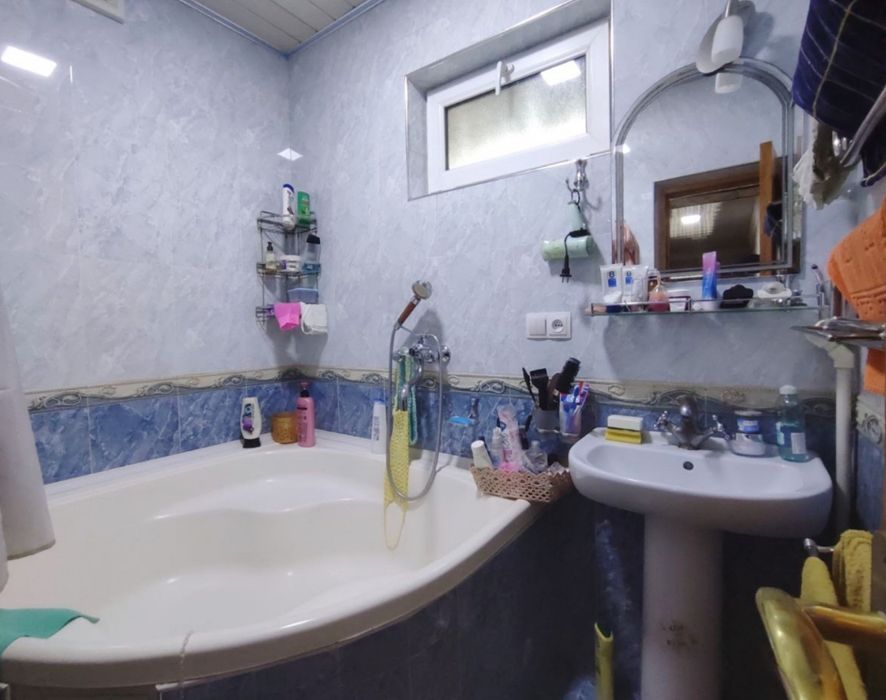 Юнусабад 18, 3/2/4 КиРпИч 77 Серия Балкон 9*2 Частично МеБеЛиРоВаНнАя