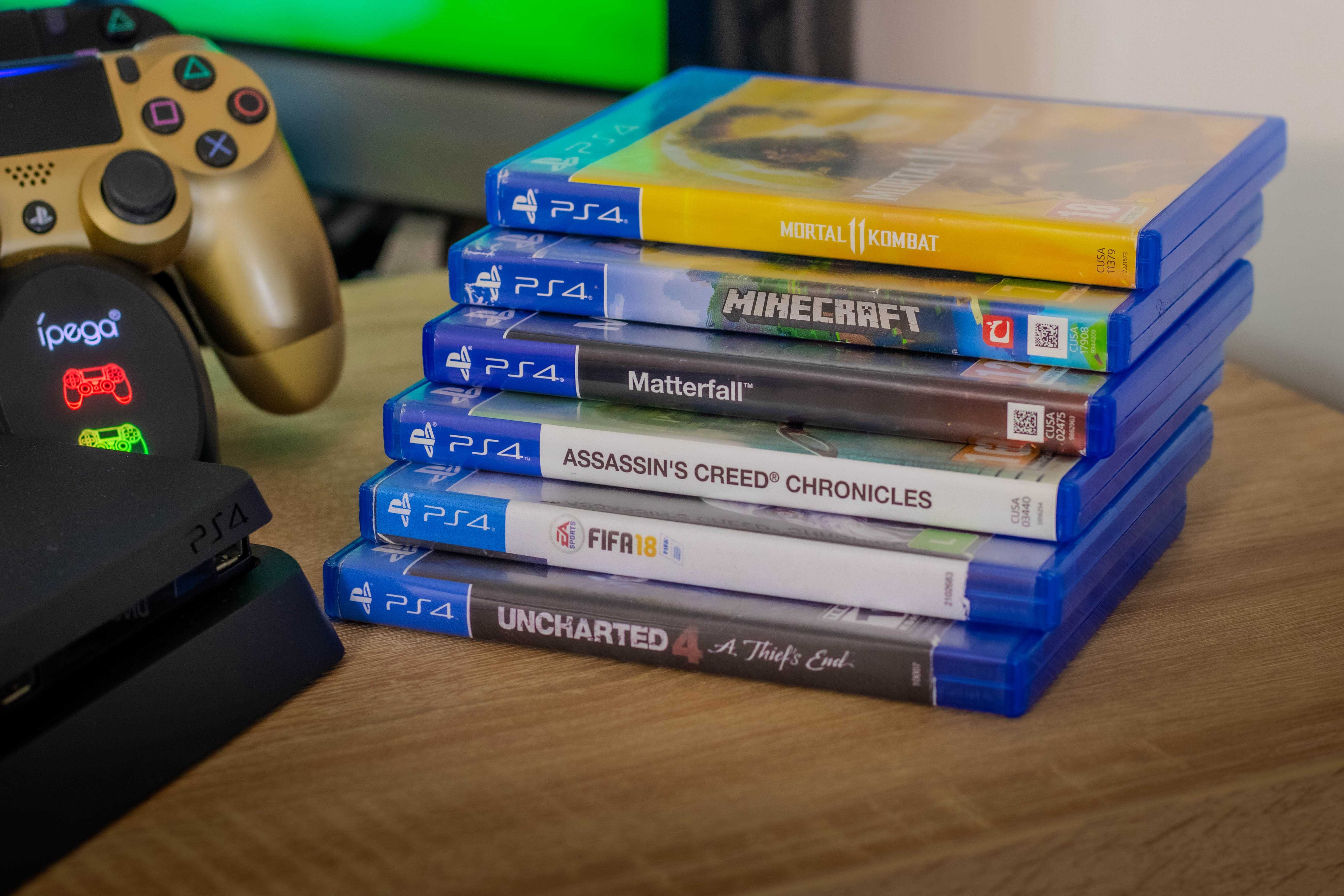Ps 4 Slim 1TB + 2 controllere + 6 Jocuri | Stare excelentă