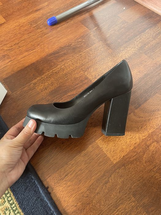 Продам туфли баскони