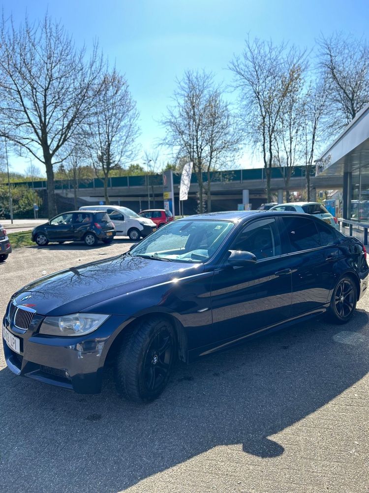 Vand Un bmw seria 3 e 90 ingrijit !