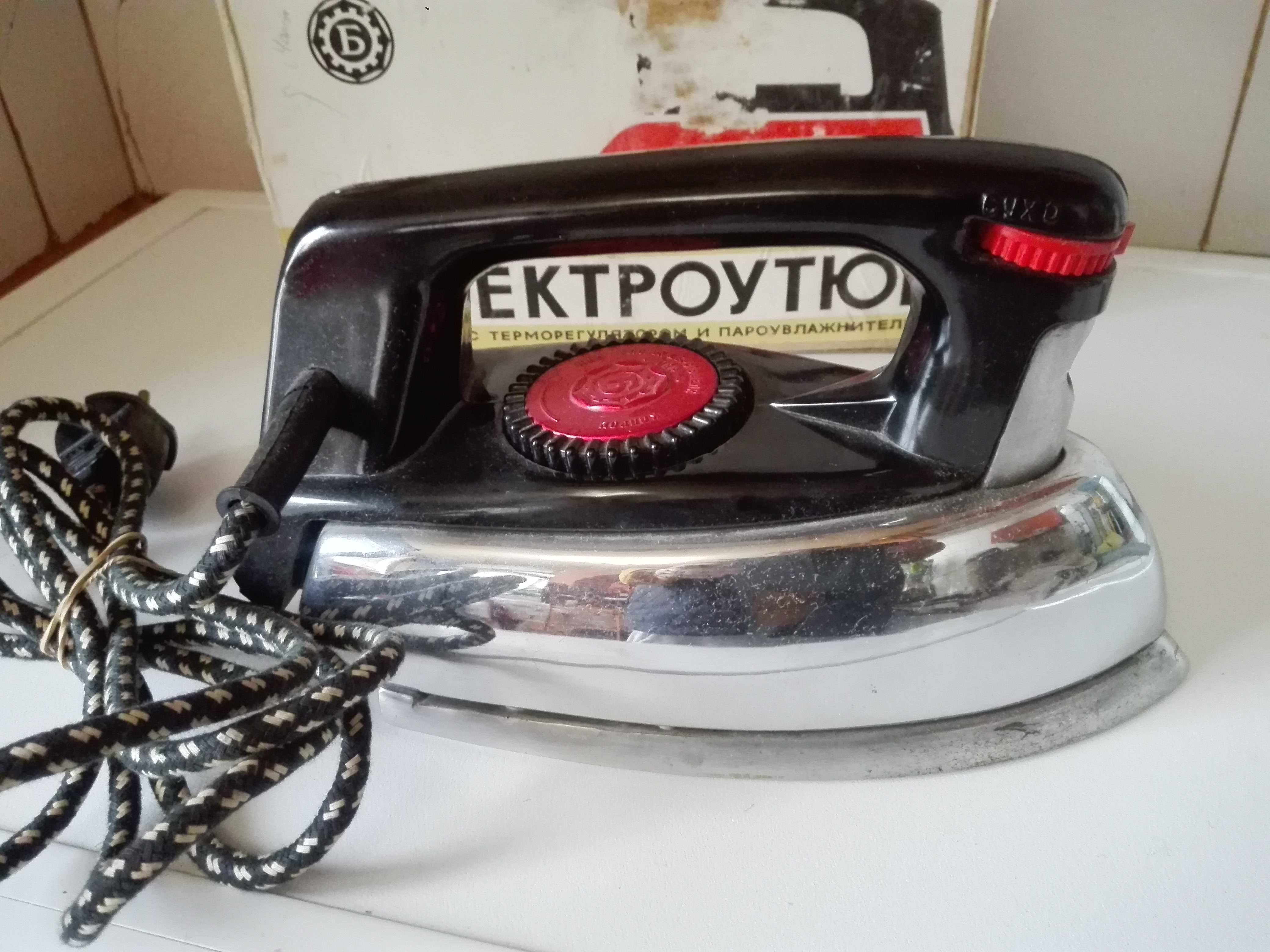 Руска ютия , чаени лъжички и щипка за скара.