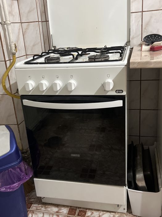 Vand aragaz Zanussi, 4 ochiuri si cuptor!
