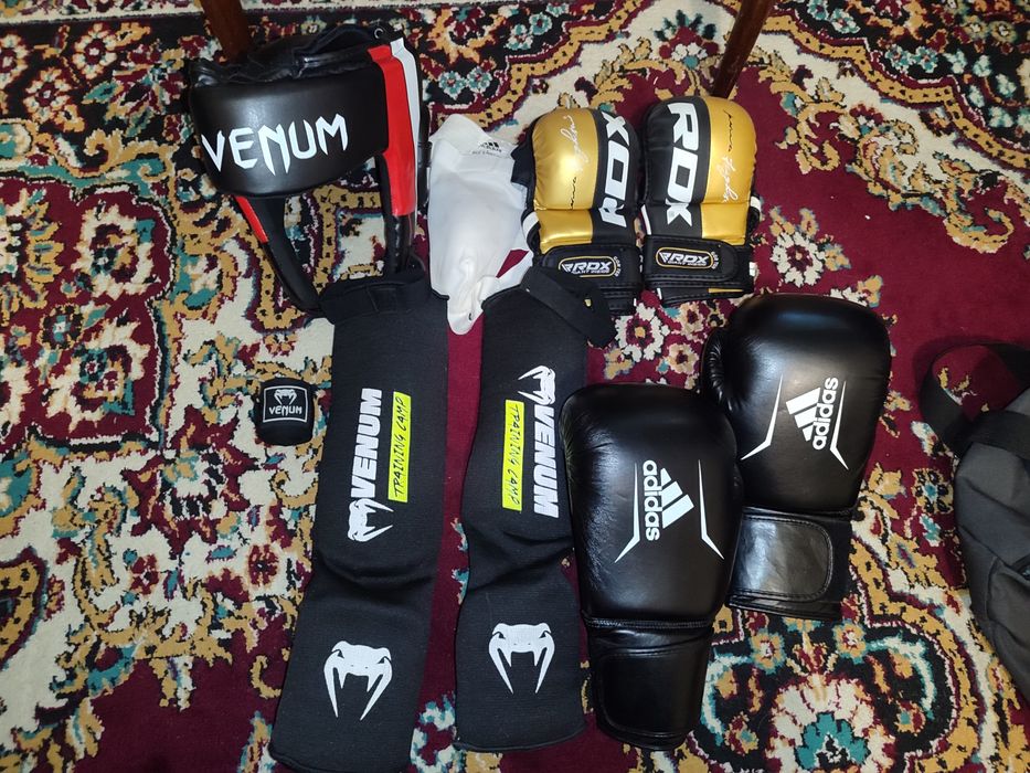 инвентарь спортивный, перчатки, футы,шлем