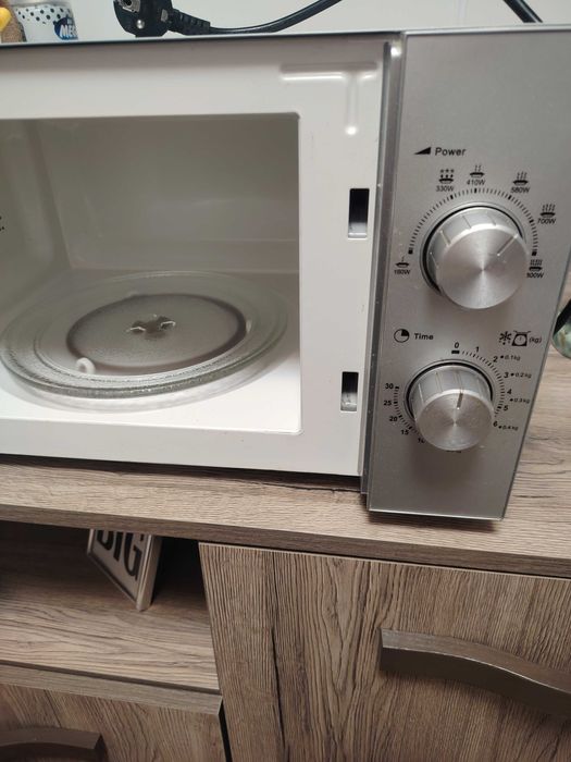 Vând cuptor  microunde