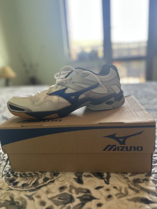 Mizuno Wave Bolt 4
