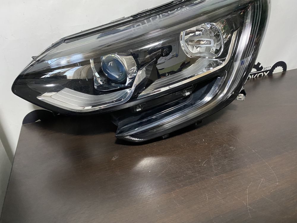 Far stanga cu drl LED Renault Megane 4 de la 2015