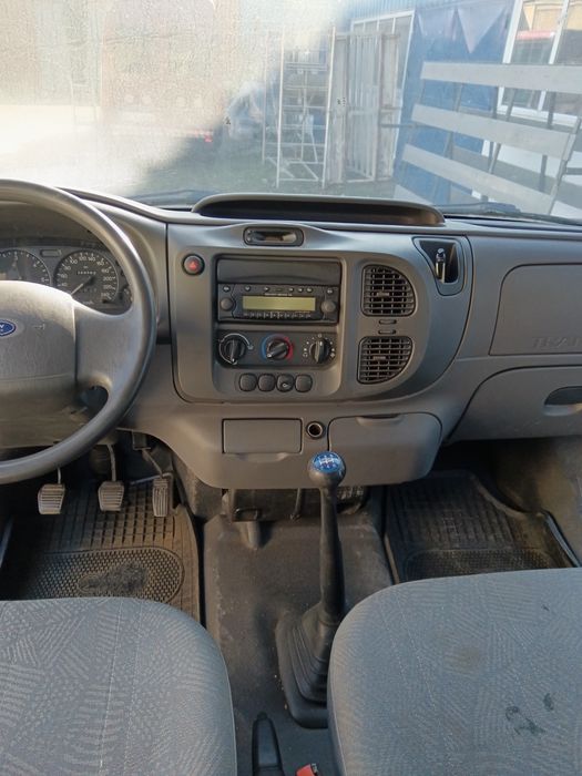 Autoutilitara Ford tranzit
