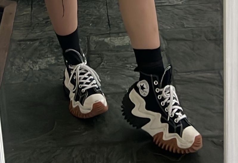 Продавам дамски обувки converse