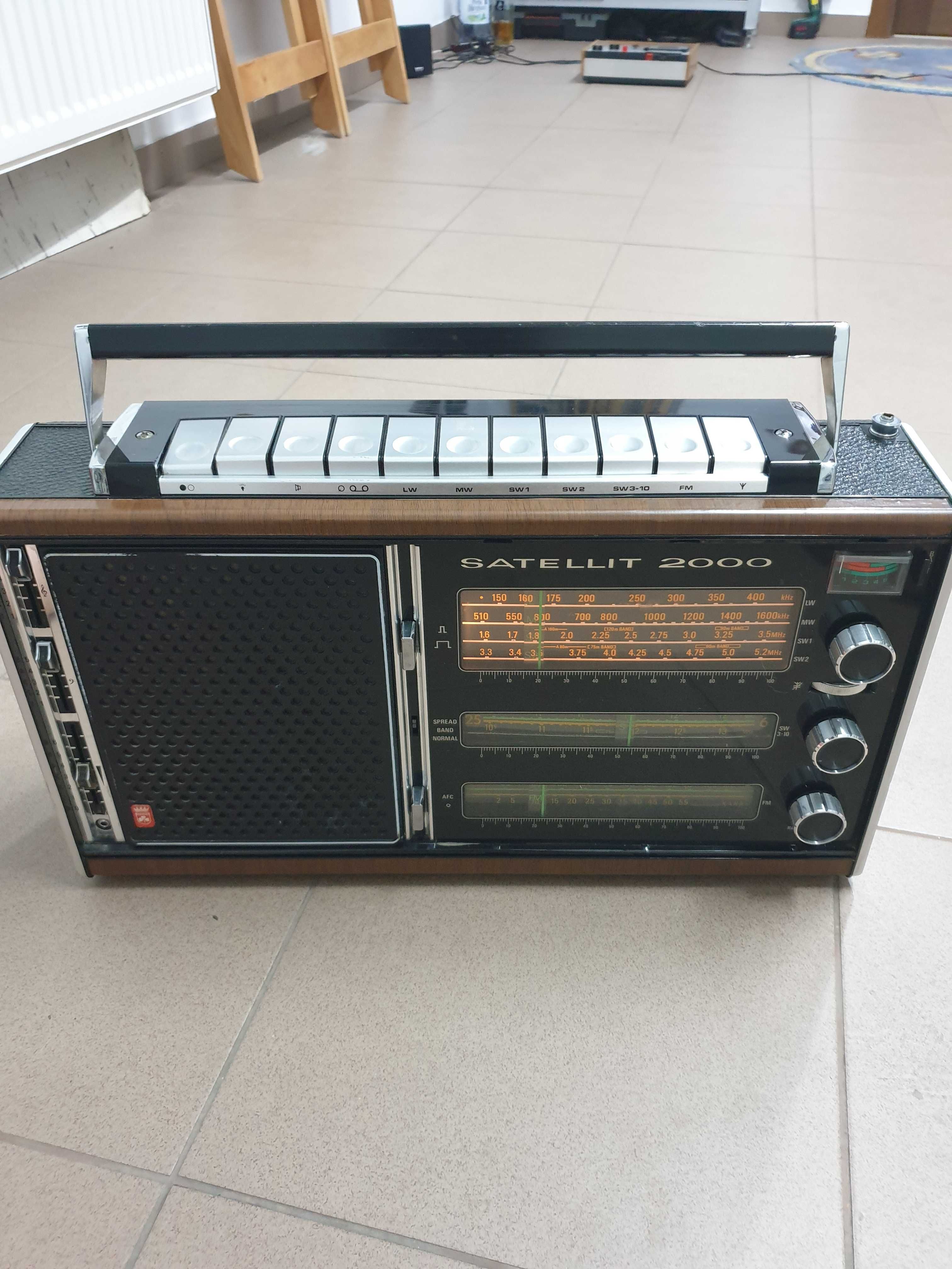 Grundig Satellit 2000 Professional radio