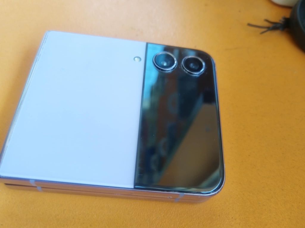 Samsung Galaxy Z Flip 4