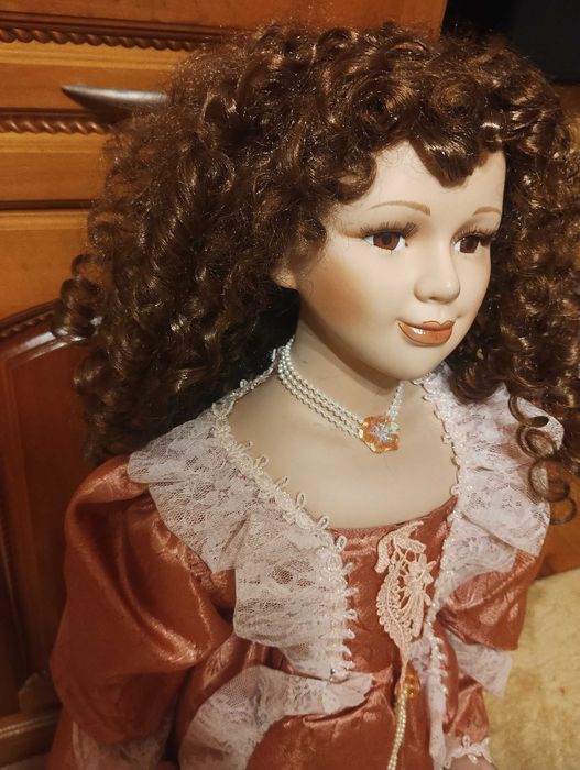 Керамична кукла със стойка 80см