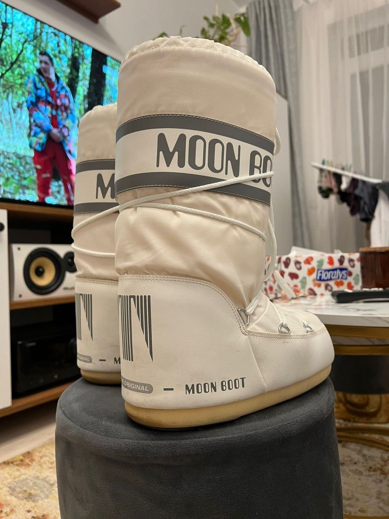 Moon Boot marime 38 ca noi