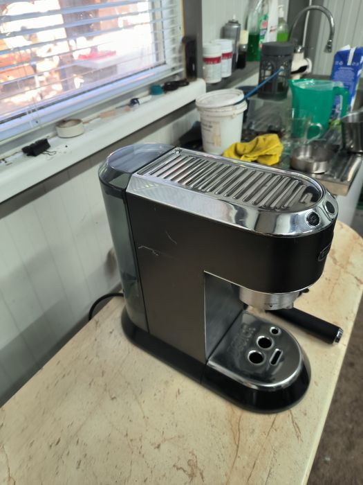 Delonghi EC685.BK Dedica