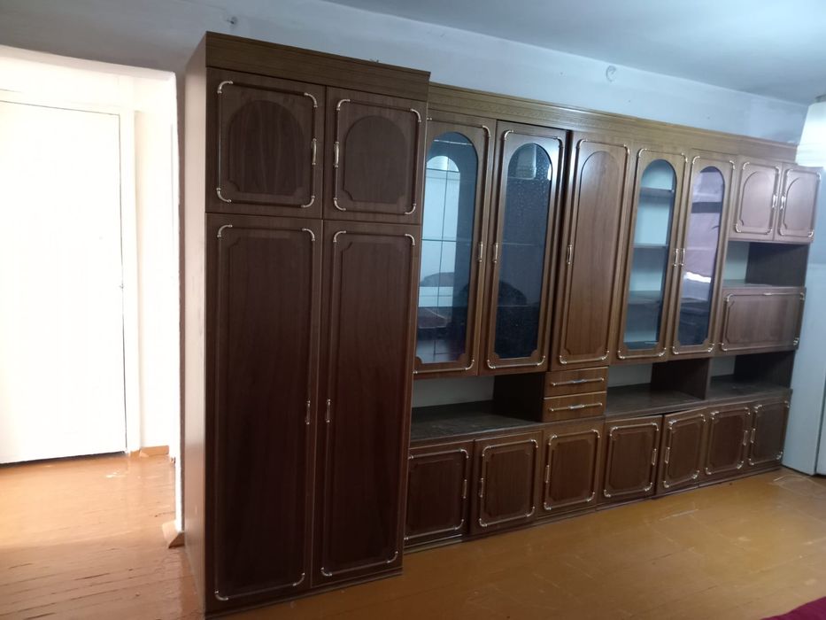 Шкафы, диваны стол дверь кресло