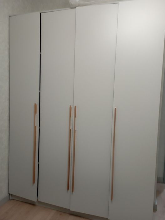 Распашной шкаф продам