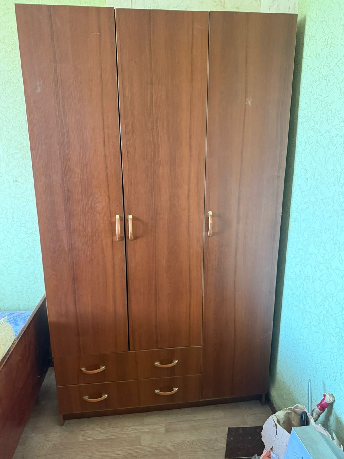 Продам шкаф в спальню