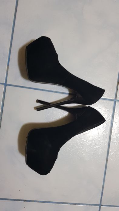 Vand pantofi mărimea 34-35