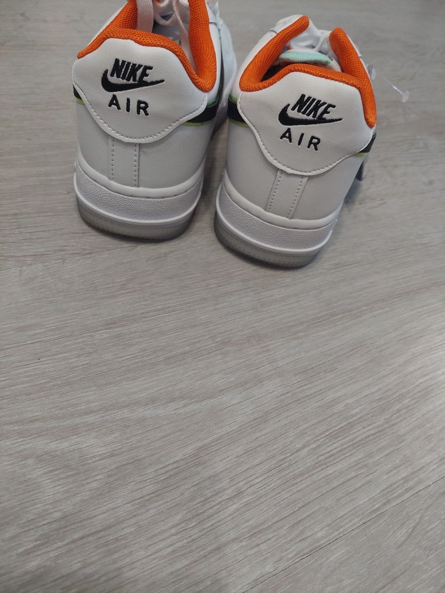 Adidasi Nike AIR!