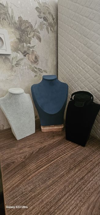 Bujiterya yoki tilla taqinchoqlar uchun modelka
