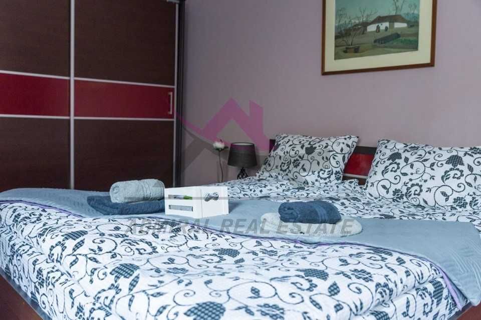 Дава се под наем Тристаен апартамент в Варна, Център - 90 кв.м за 600 € - Снимка #2