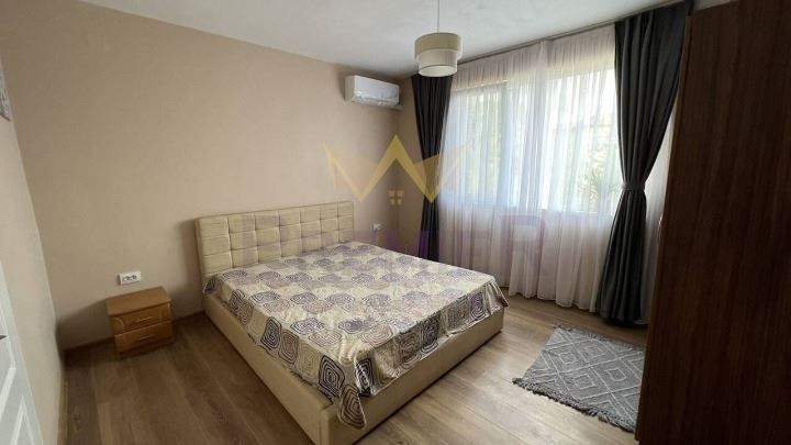 Дава се под наем Тристаен апартамент в Варна, Бриз - 130 кв.м за 765 € - Снимка #9