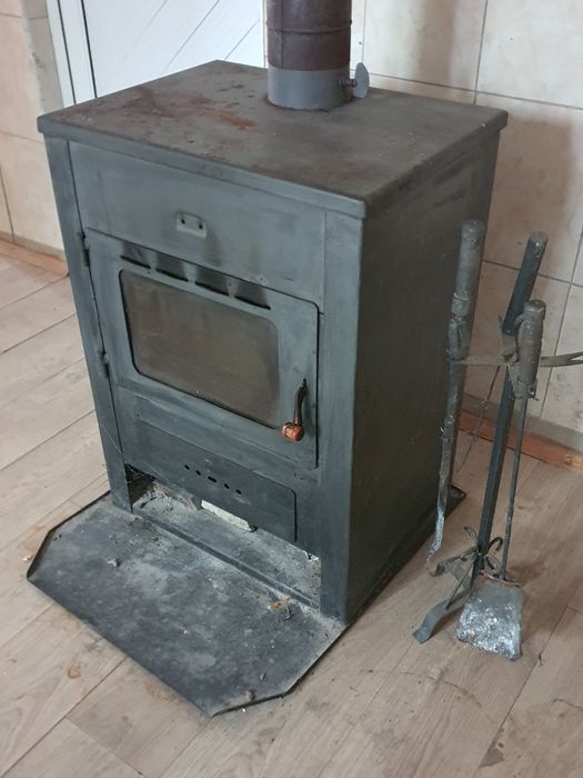 Камина  на  дърва