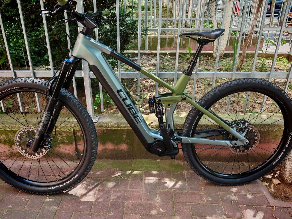 Bicicleta electrica full suspension carbon Cube Stereo Hibrid 140 HPC