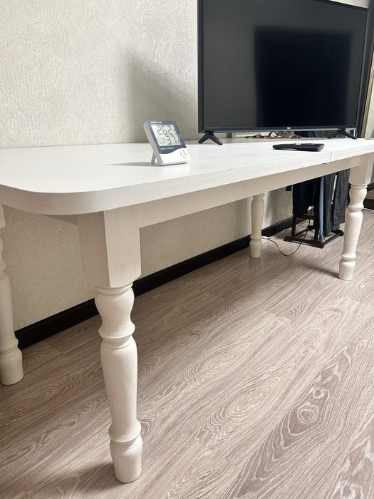 Продам гостевой стол на 12-15 человек