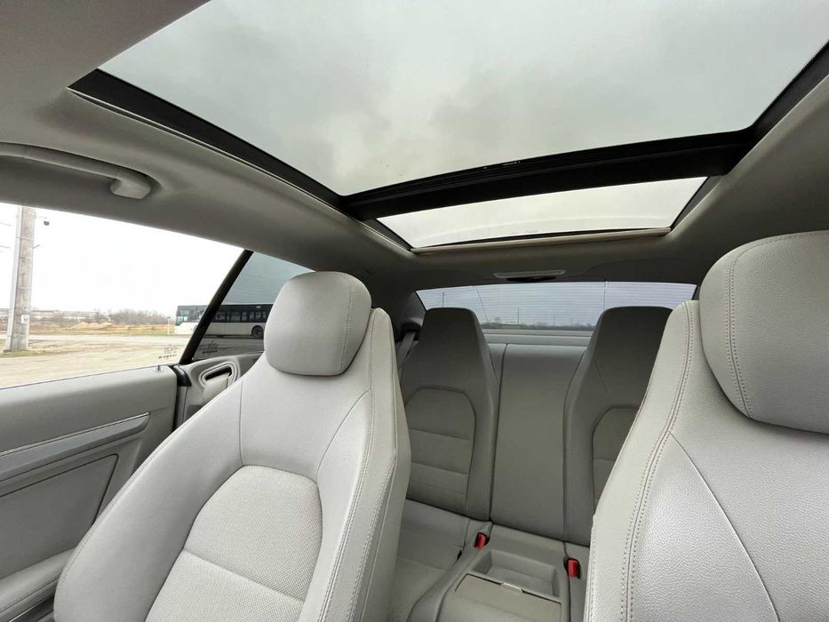 Mercedes-Benz E Class Coupe E250, trapa panoramica