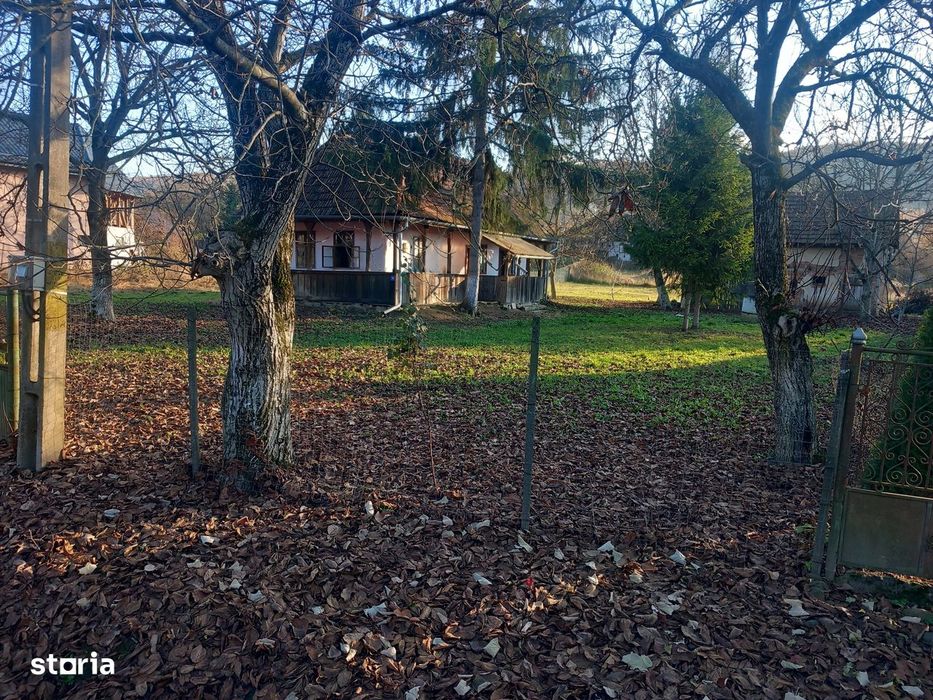 Casa bătrânesca cu utilități, teren 2400 mp, Corunca ,Bozeni