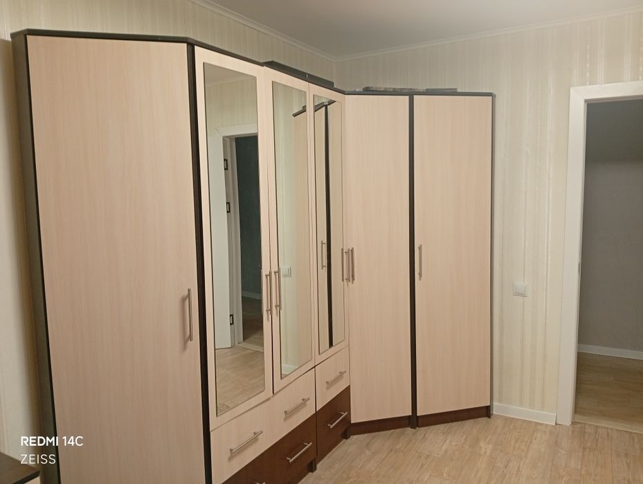 Продам угловой шкаф