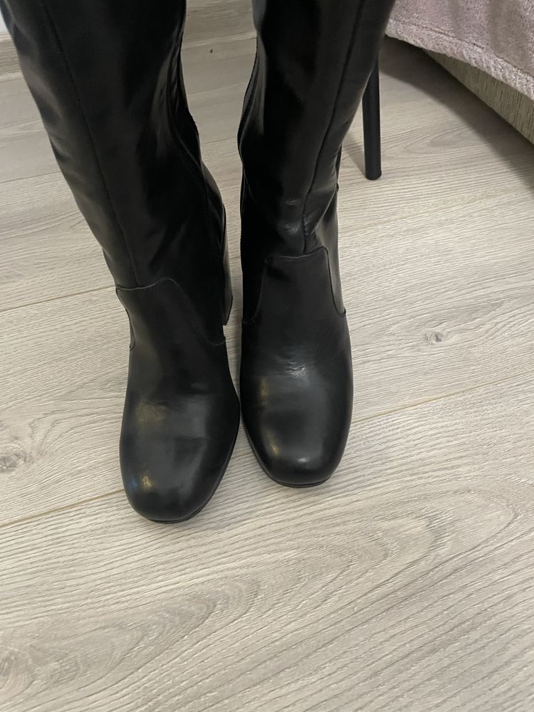 Vand cizme de piele marca Bata