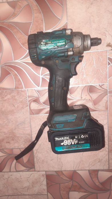 Шуроповерт Макита