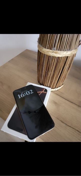 Iphone 16 pro max Desert Titanium