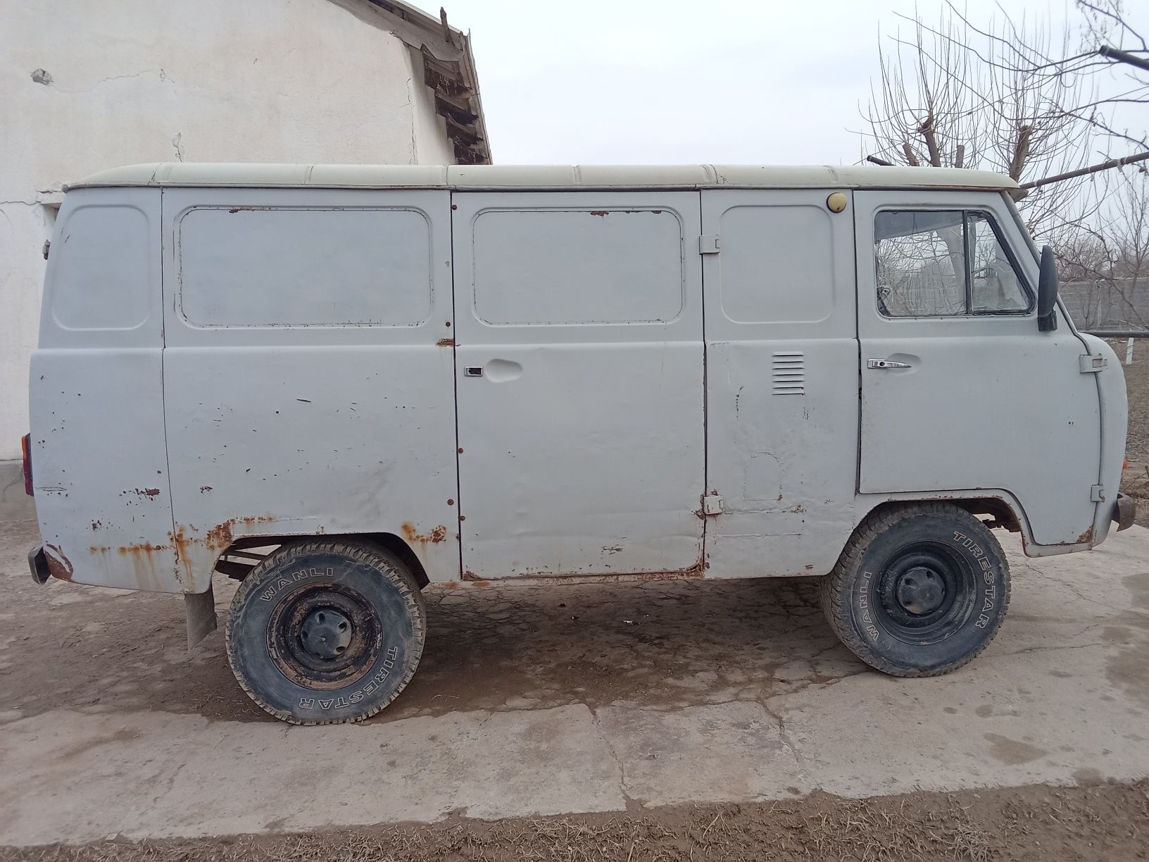УАЗ буханка сотилади. Хаамма жойи родной турибди.