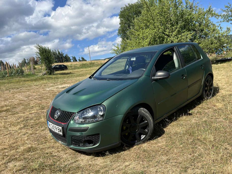 Продавам голф 5