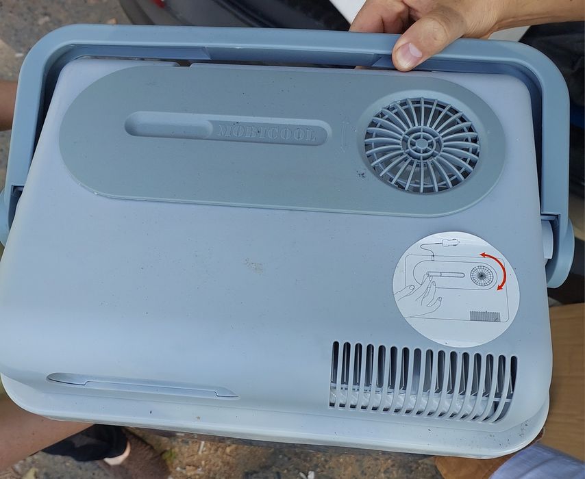 Автомобильный холодильник (автохолодильник)