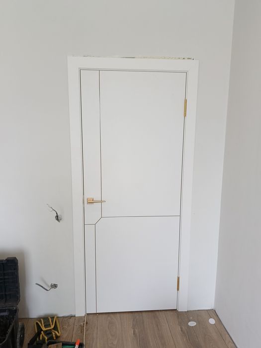 Установка межкомнатных дверей